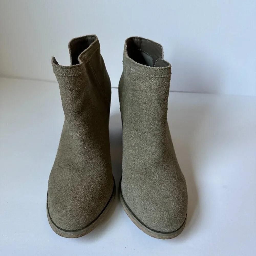 Urban Outfitters Suede Tan Ankle Boot Size 8